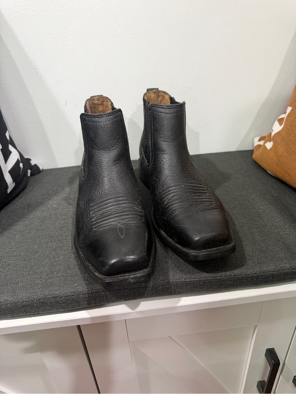 Ariat Black Leather Chelsea Western Ankle Boots 9D